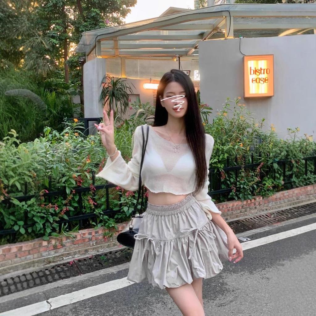 Dam Högmidjad A-linjeformad Vit Midikjol med Rosett & Blomknoppsdesign