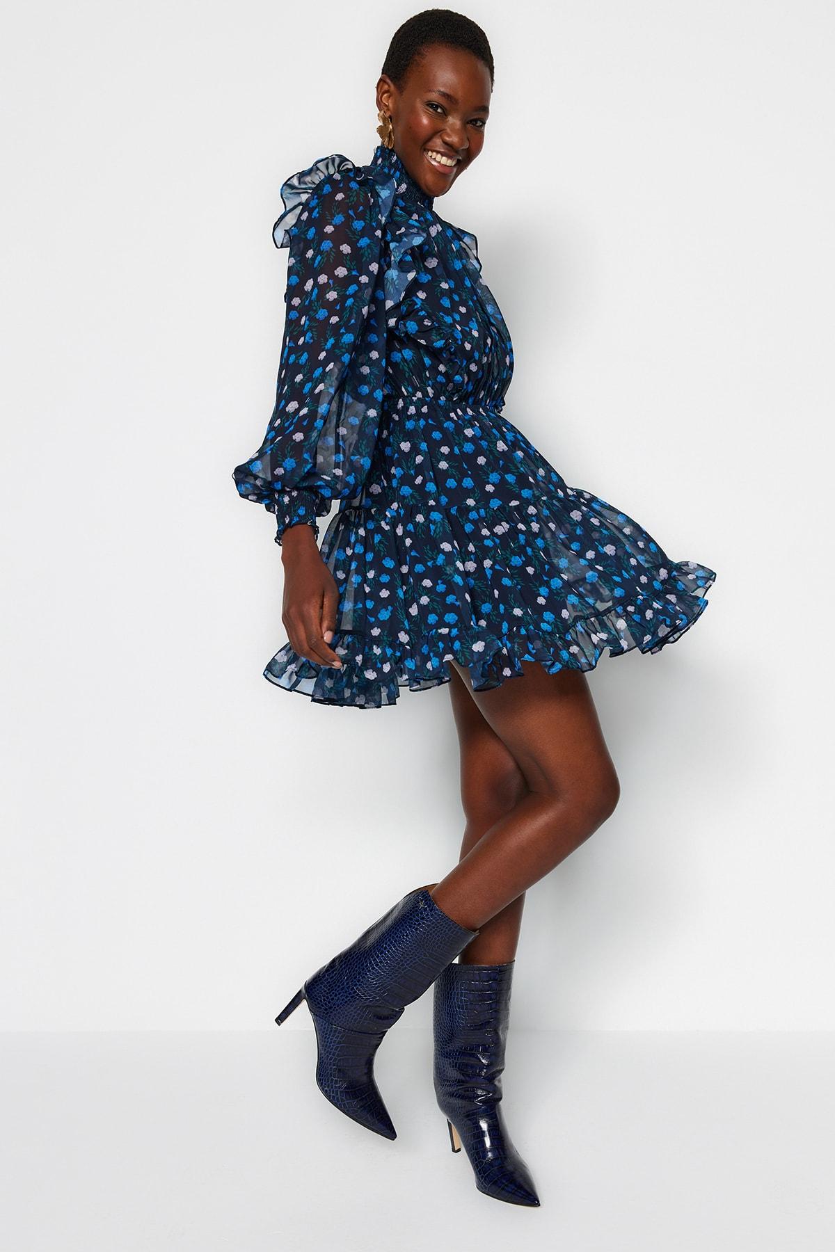 

Шифоновое платье с детализацией «маховик»