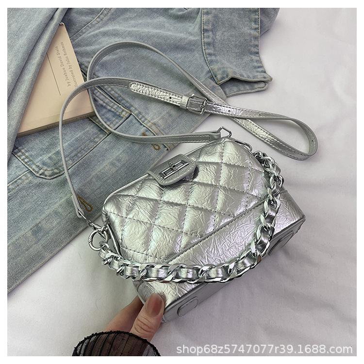 Bag Women's 2025 New Fashion Simple Casual Versatile Rhombus Hand Carry Chain One Shoulder Crossbody Clip Shell Bag