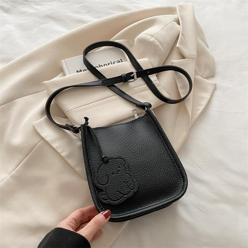 

Solid Simple Color Lychee Pattern Embossed Women Square Bag With Cartoon Pendant чёрный