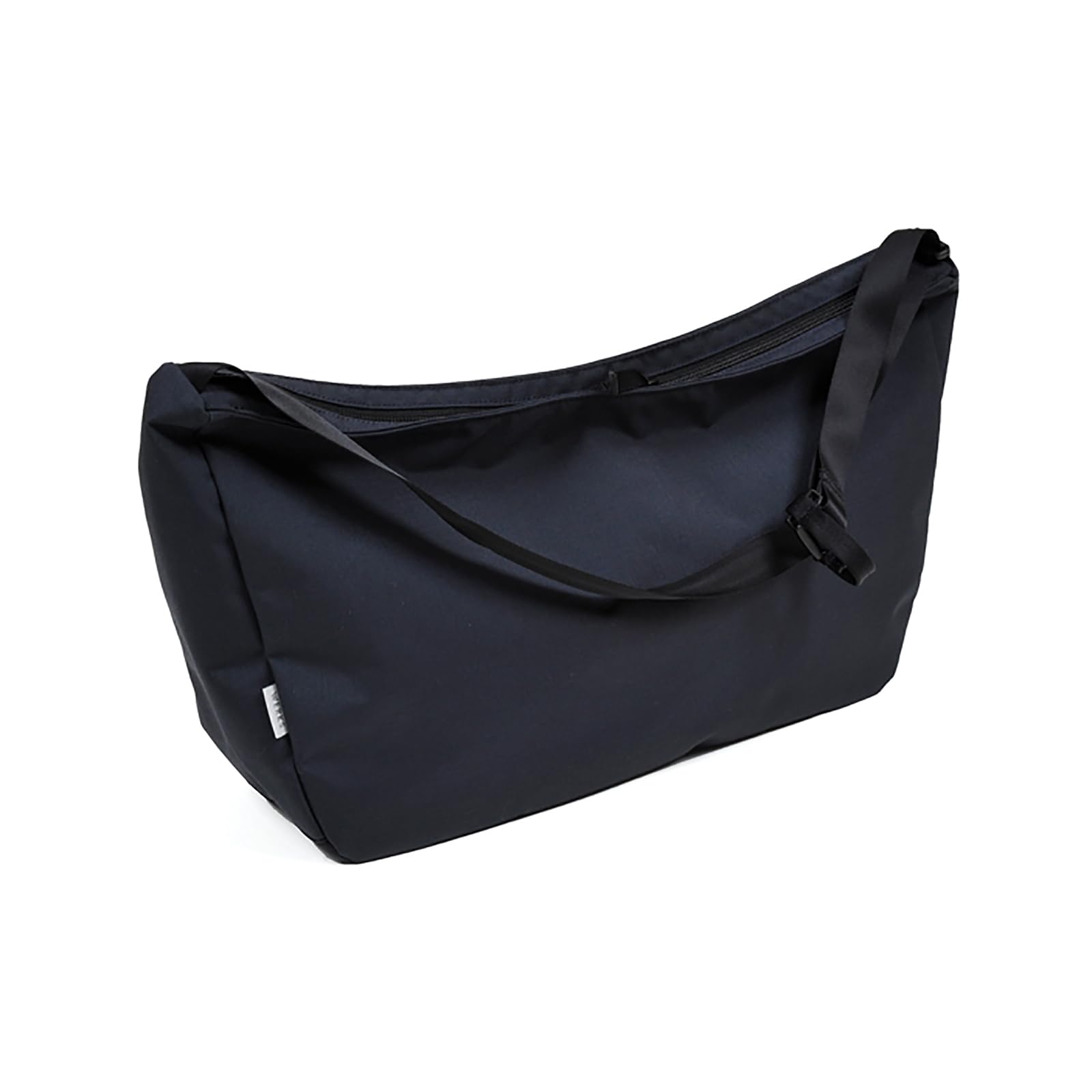 

WERKS EDC Messenger Bag in Navy This lightweight nylon shoulder bag is perfect for everyday or as a crossbody Black. carry, travel, small, bag. чорний