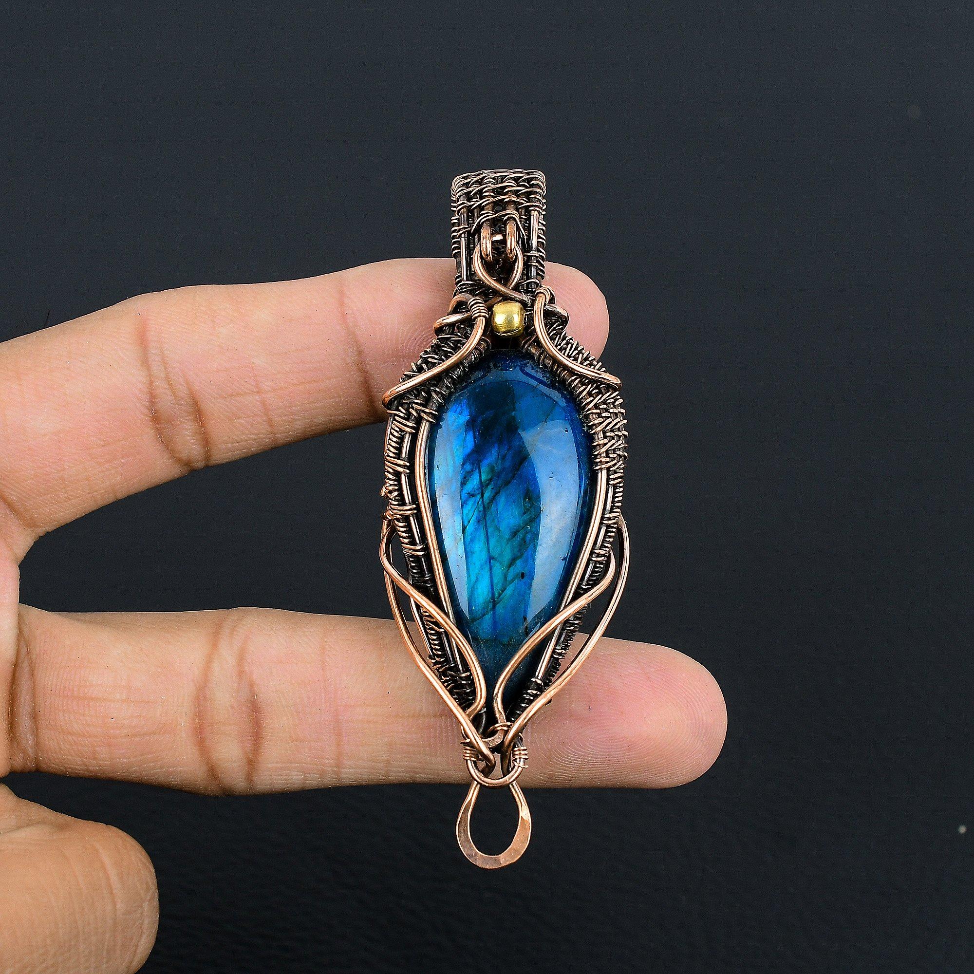 

Подвеска из лабрадорита с неоновой вспышкой, обмотанная медной проволокой 999 пробы, украшения из драгоценных камней ручной работы, подарки для жены, совершенно новая подвеска 2.55 Inches