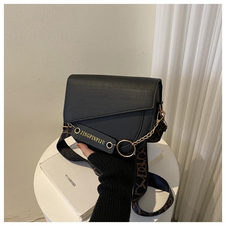 

Niche design versatile simple messenger bag women s bag 2025 new trendy fashion contrasting color saddle bag women s shoulder bag чёрный