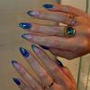 24 Stück 3D Blaue Katzenaugen Press-On Nägel Kurze Mandel Falsche Nägel Unregelmäßige Goldene Linien Fake Nägel Süß Cool Französisch Metall Nagelkunst