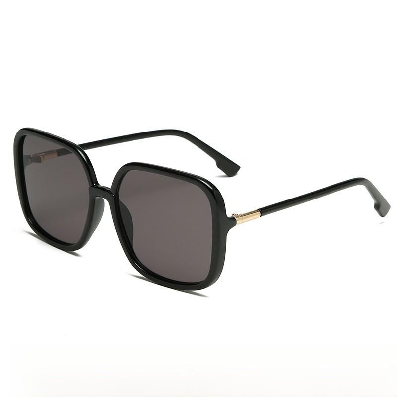 

Chic Square Frame Eyewear With Gradient Ocean Lenses For Outdoor Activities And Fashion Enthusiasts BlackFrameGrayLens