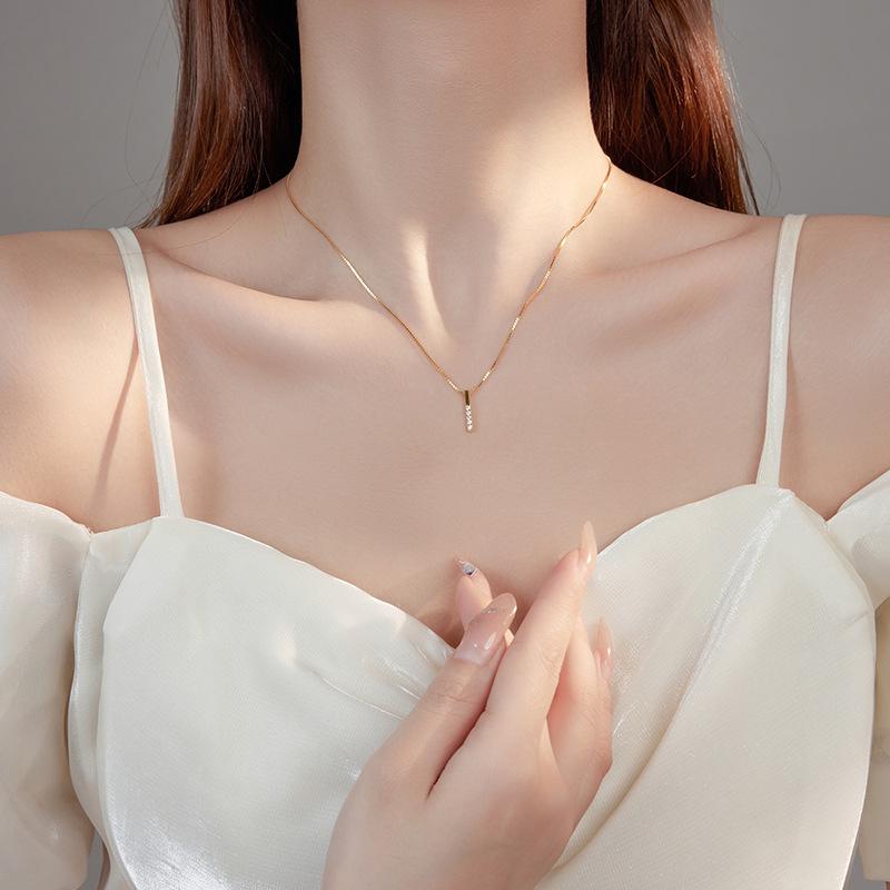 Koreanische Leichte Luxus Zirkon Anhänger Halskette: S925 Sterlingsilber Schlüsselbeinkette, Schlichtes Modedesign