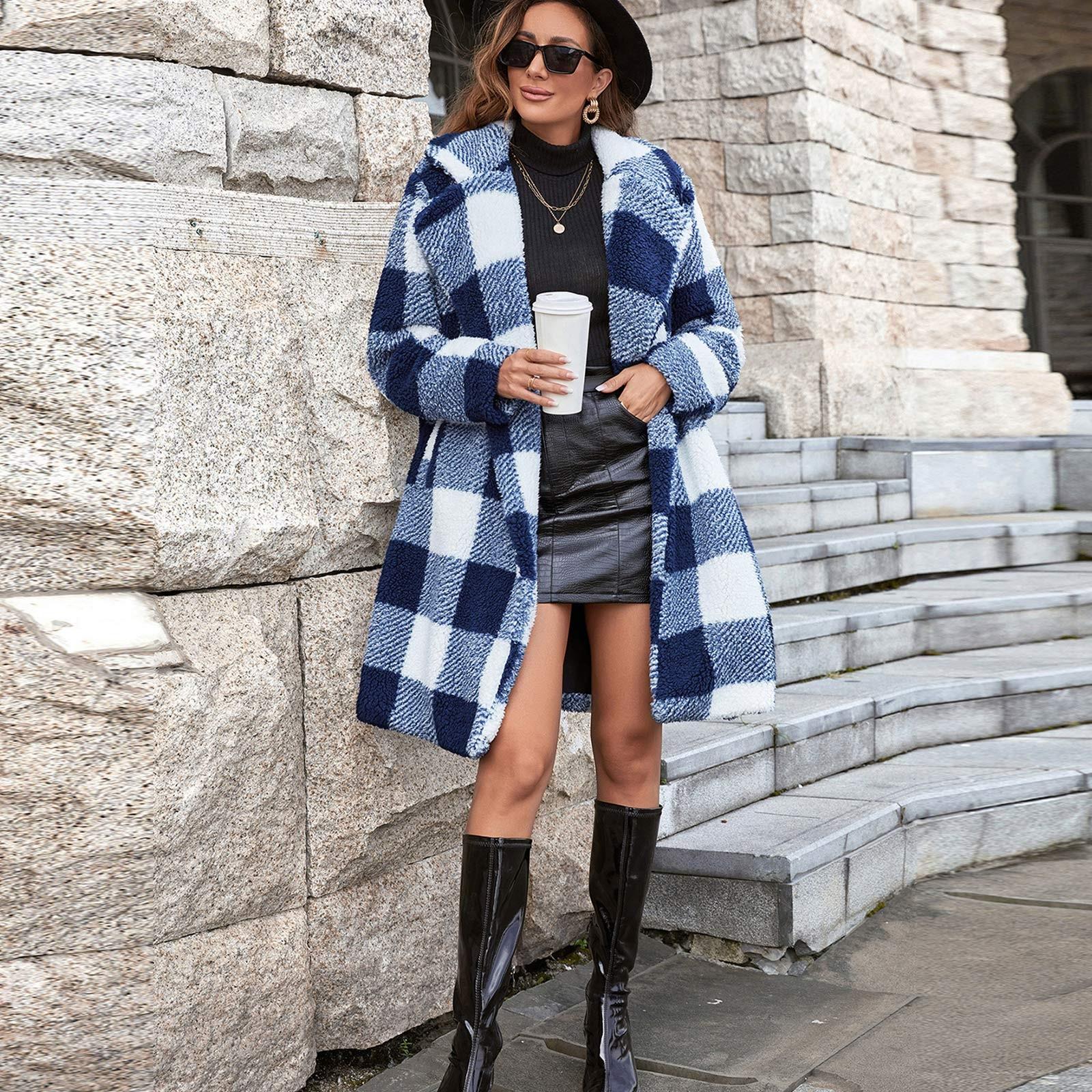 Женское клетчатое плюшевое пальто с отворотами из овечьей шерсти — фото 3