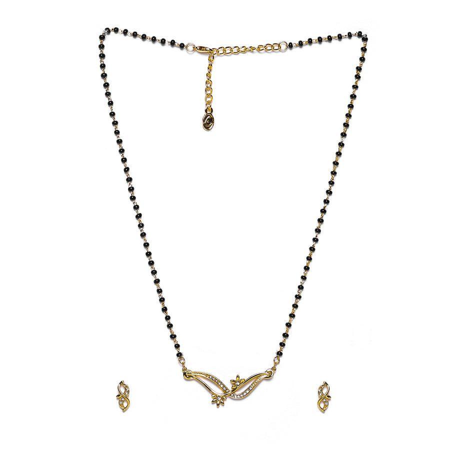 Set vergoldete Damen-Mangalsutra-Halskette mit gewellter Textur und österreichischen Kristallen von Estele