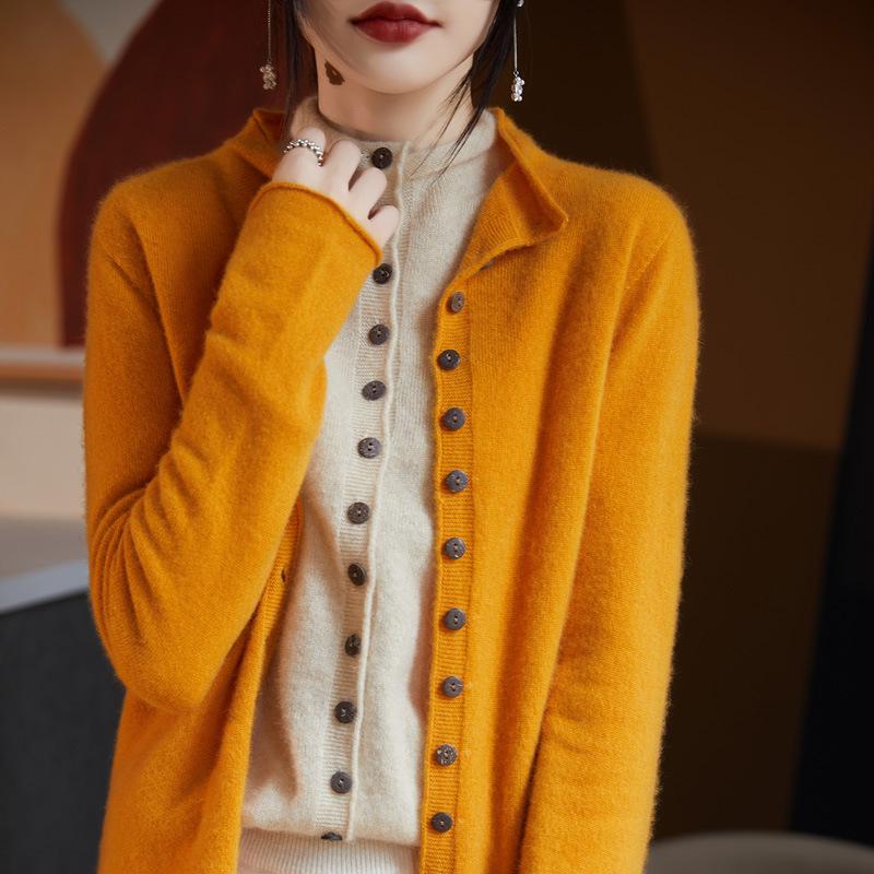 Dámský podzimní pletený kardigan s dlouhým rukávem a zapínáním na knoflíky a zimní francouzská pletená bunda