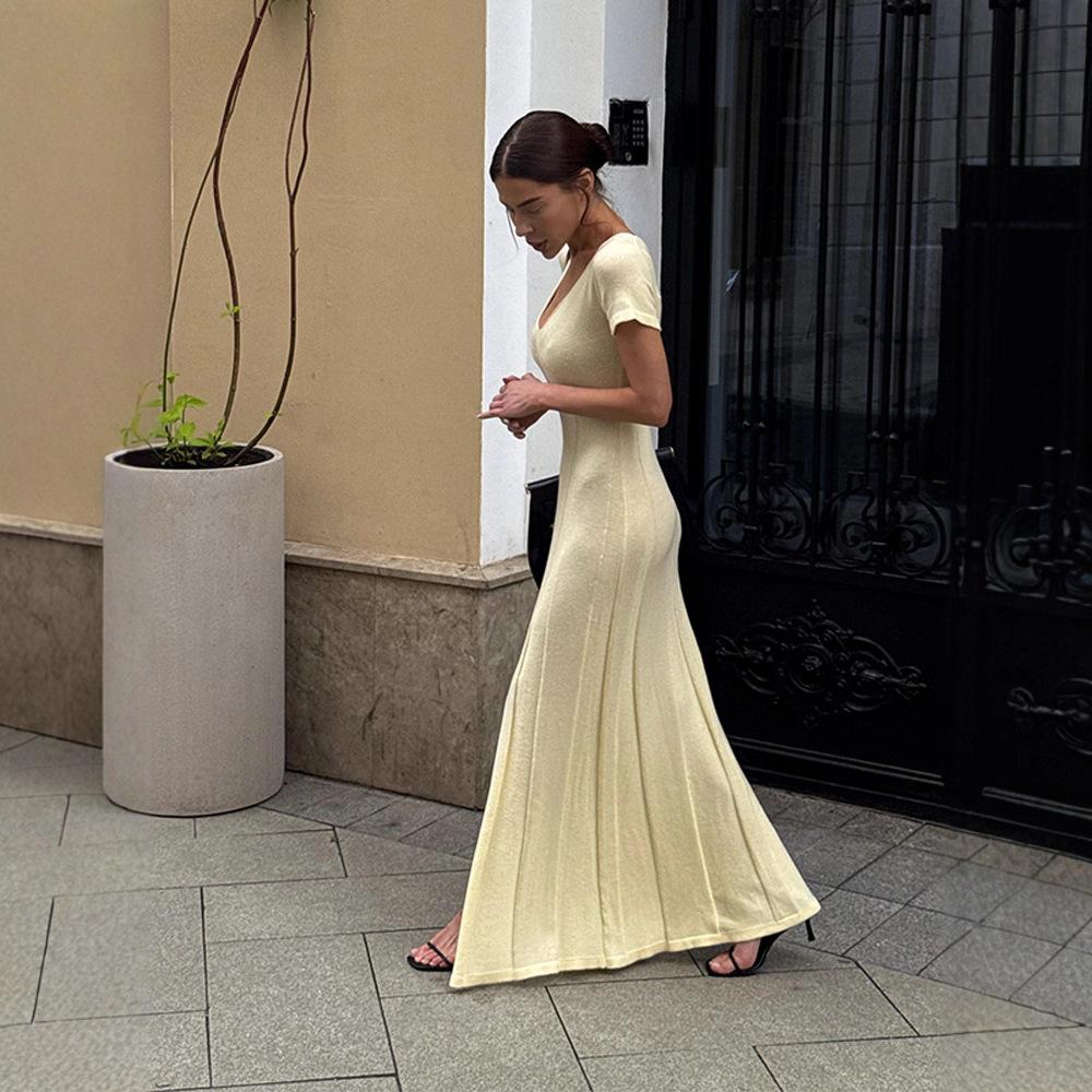 Slim-fit short-sleeved knitted pleated long dress solid color temperament V-neck knitted split-ended dress
