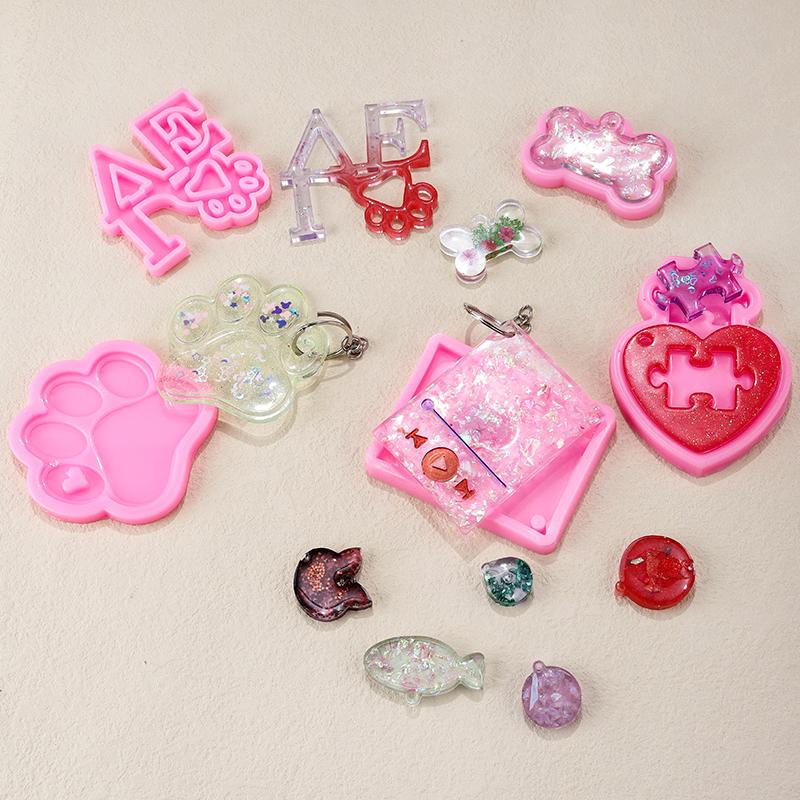 Heart Shape Keychain Casting Silicone Molds Dog Paw Print Resin Molds for Key Chain Pendant Making Epoxy Resin Craft Jewelry DIY