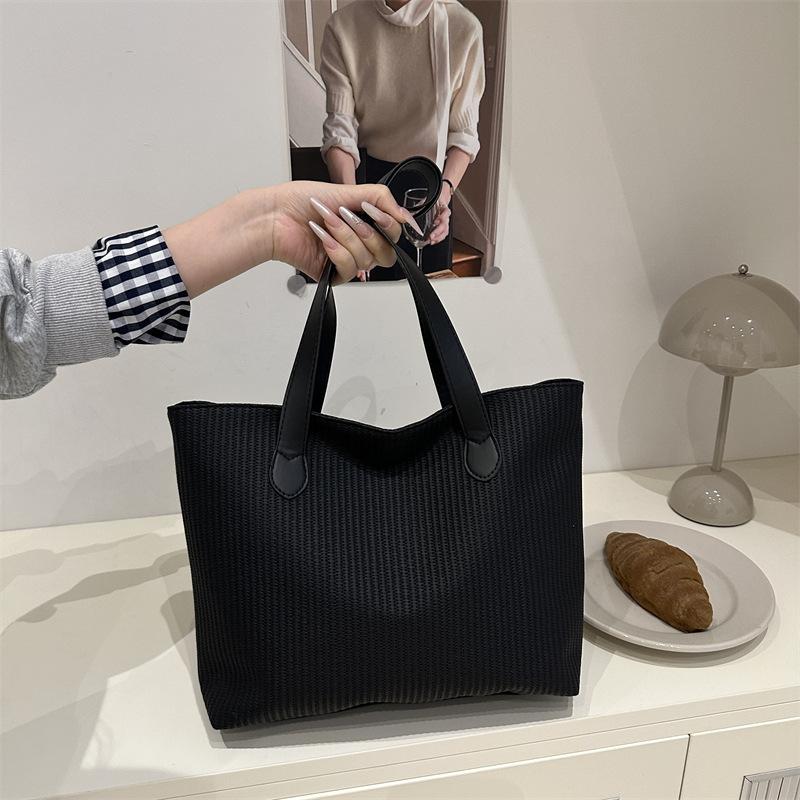 

Velvet solid color summer new casual tote bag women s personality versatile commuter student foreign style simple shoulder bag чёрный