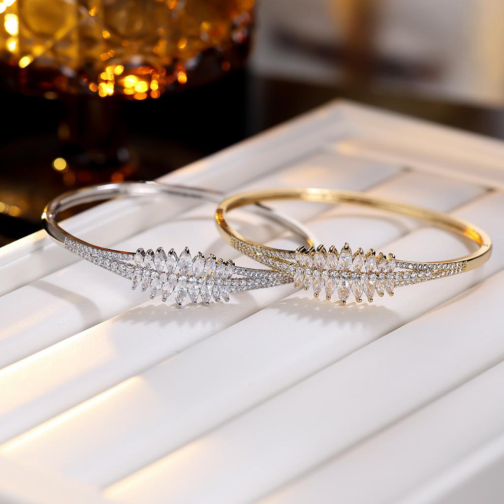 Lusso Leggero, alla Moda e Semplice Zircone Bracciale Aperto Stile Bracciale di Alta Gamma per Donne