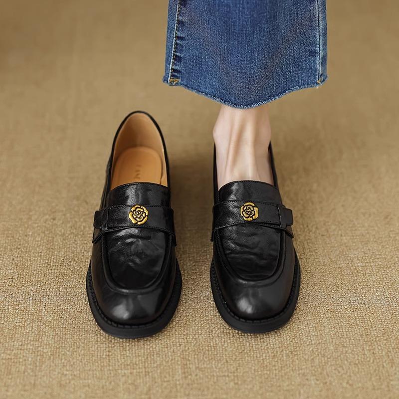 Leather camellia lazy loafers women's 2025 new autumn retro British one-pedal small leather shoes single shoe trend