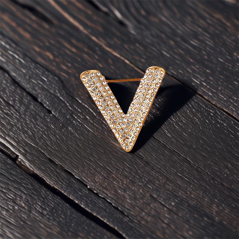 1/2Pcs Crystal Rhinestone Letter V Brooch Women English Alphabet Brooch Pin Corsage Unisex Collar Jewelry Clothes Bag Decor Gift