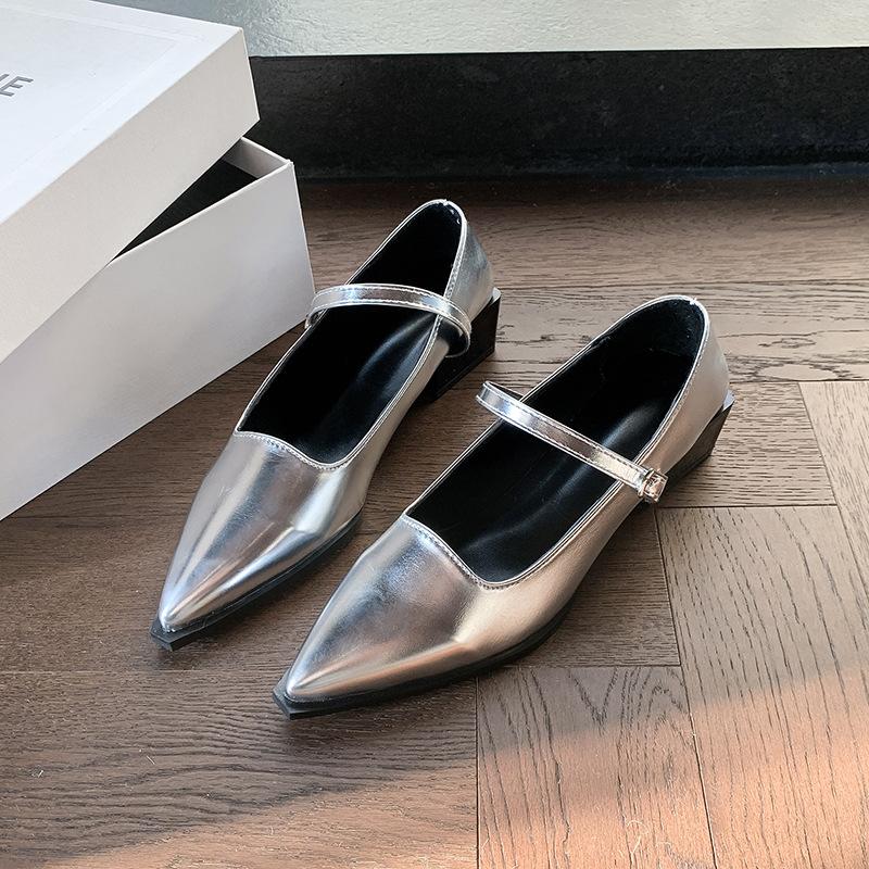 

European temperament pointed Mary leather shoes rare shoes 2025 spring new fairy retro word with women s single shoes 39