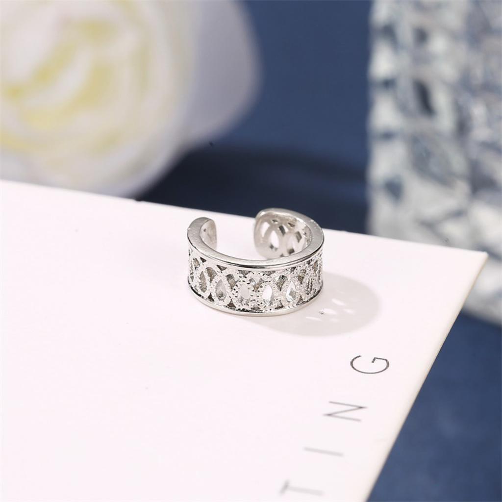 Open Lace Pattern Ear Cuff Gold Tone Filigree Hollow Ear Clip Non Piercing Ear Jewelry for Women