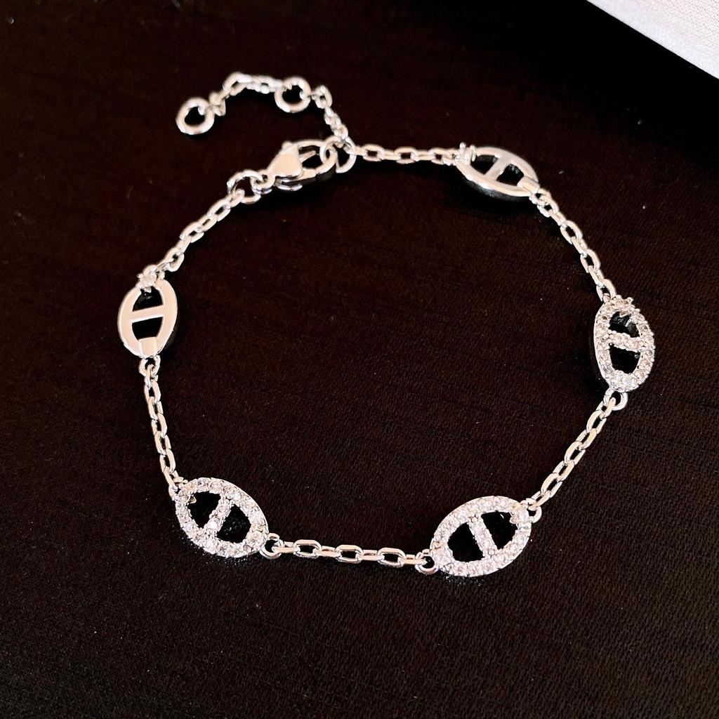 Elegant Multi-layer Floral Diamond Bracelet: High-End Geometric Design for Fashionable Women