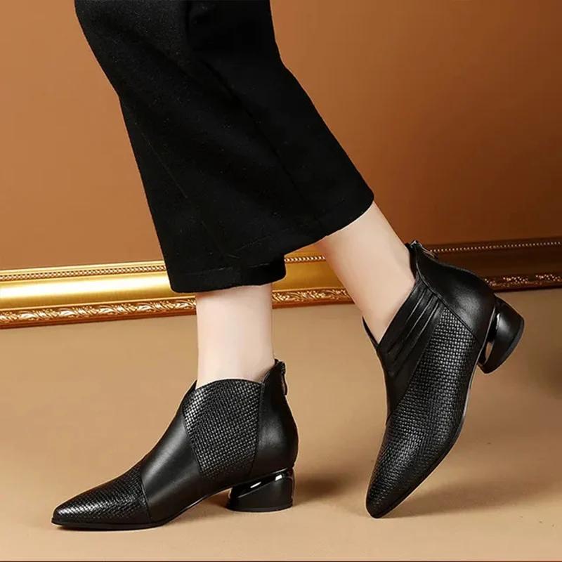 2026 moda Botas de tornozelo de couro de luxo tênis femininos de bico fino sapatos de outono senhoras escritório saltos baixos