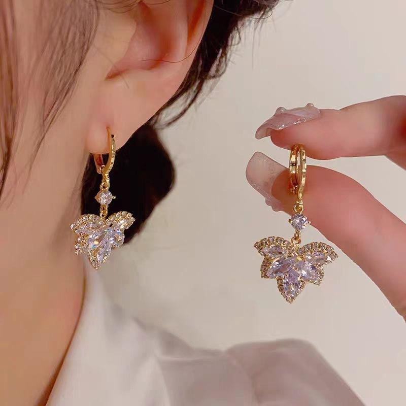 Fashion ins cold wind simple light luxury high-end ear buckle temperament geometric earrings women's small and versatile tide earrings