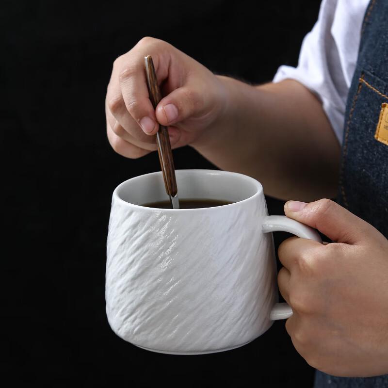 Shangqi Black and White Ceramic Mug Set