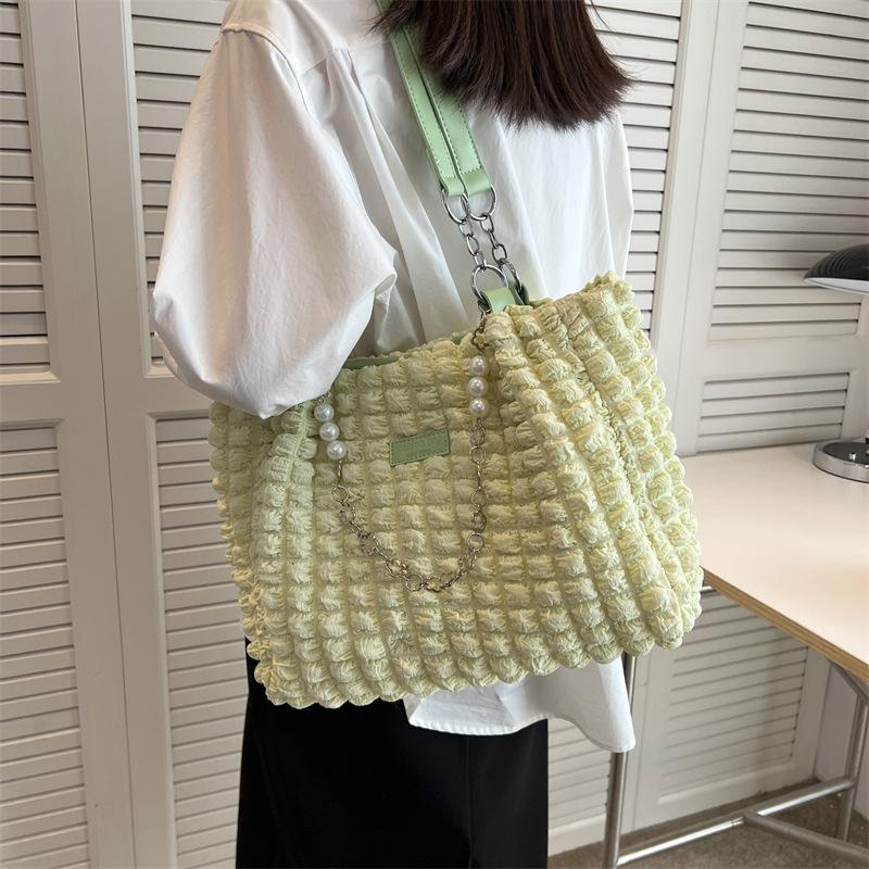 Large Capacity Bag Women's Spring and Summer New Commuter Shoulder Bag Popular Fashion Bubble Pleated Tote Bag
