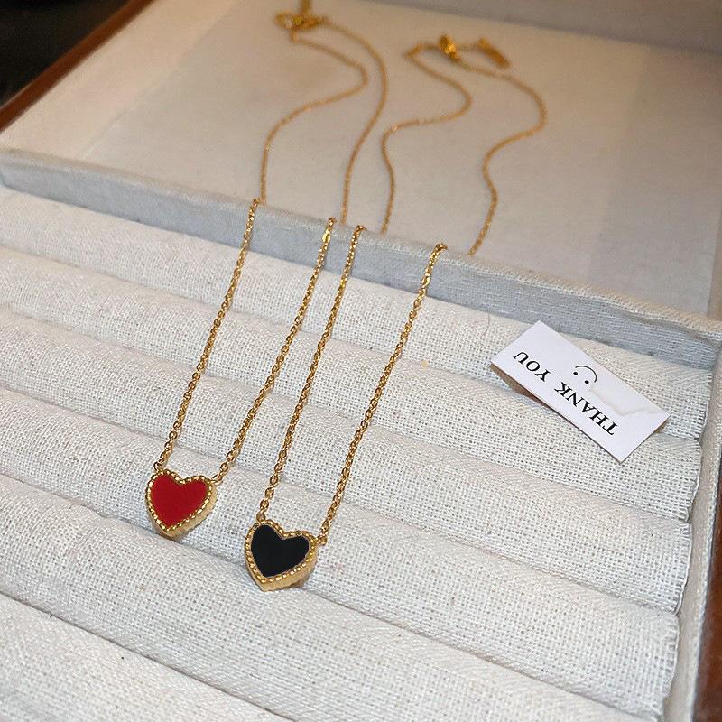 Butterfly Irregular Pearl Necklace Medieval Vintage Temperament Collarbone Chain Versatile High-end Jewelry