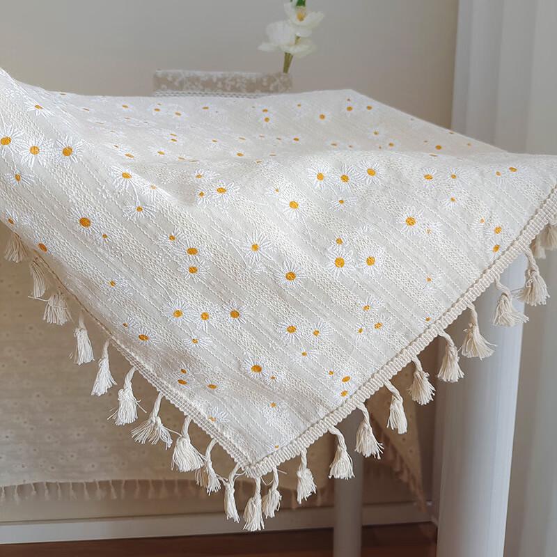 

ZISIZ Cotton Linen Tablecloth with White Daisy Design