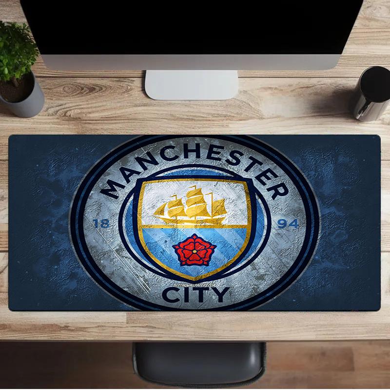 Tappetino per mouse con stemma del Manchester United, Tappetino per mouse da gaming, Tappetino per tastiera, Decorazione da scrivania per computer portatile, Regalo per tifoso, Regalo di compleanno