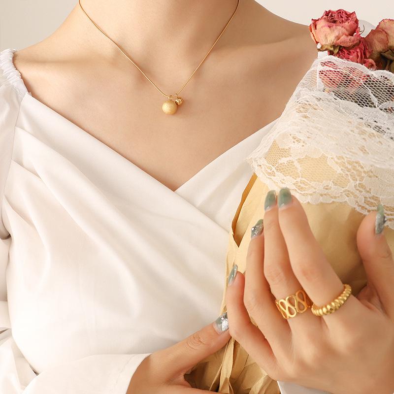 Qiong Yao Frosted Round Bead Gold Pendant Necklace - European & American Style, Titanium Steel, Gold Plated Collarbone Necklace P606