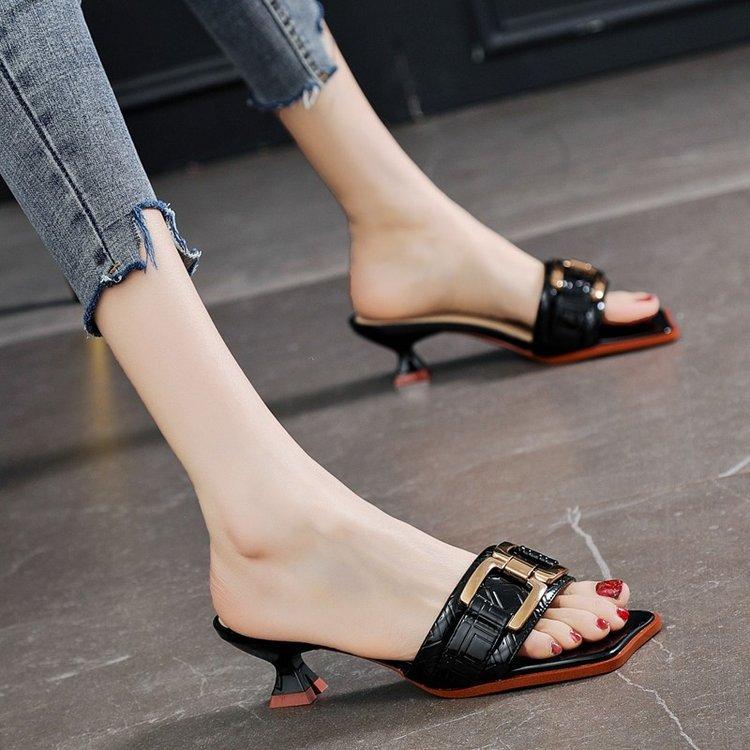 Small heel cool slippers women's shoes 2025 summer new Internet celebrity versatile low heel soft sole outer wear square head fashion half slippers