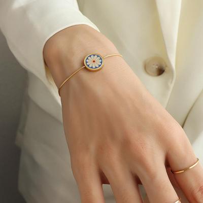 French Minimalist Daisy Enamel Bracelet with Snake Bone Chain & Pull-through Clasp