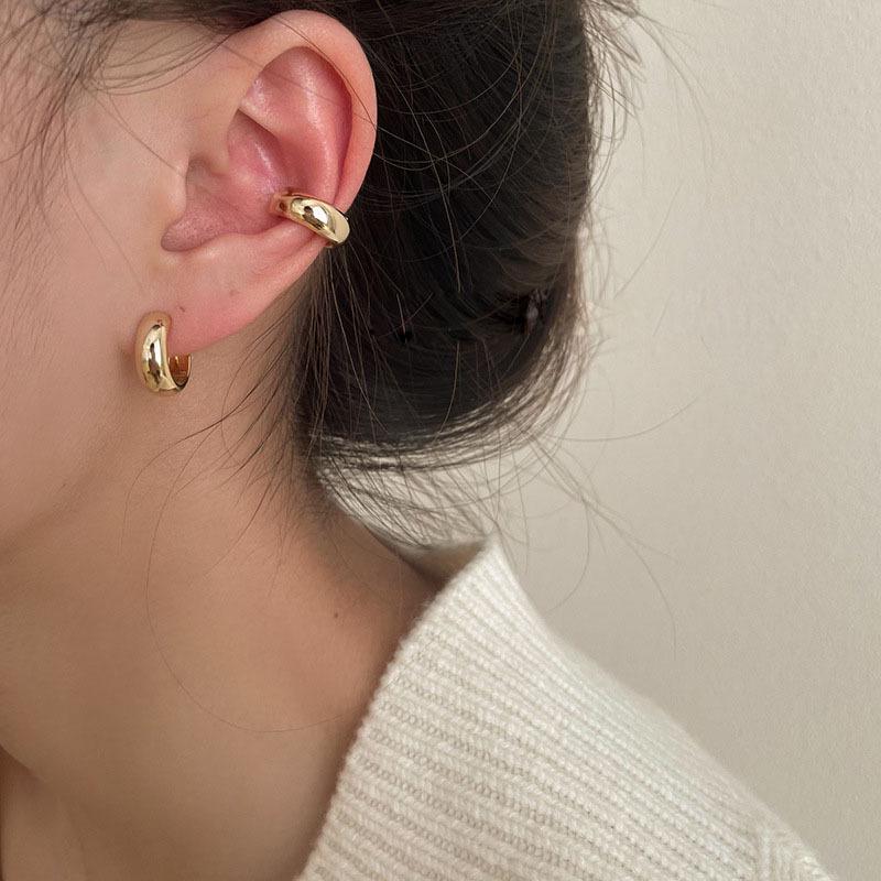 Luxe, hoogwaardige oorclip met muggenspiraal voor vrouwen - geen piercing nodig - trendy en elegant design uit 2022.