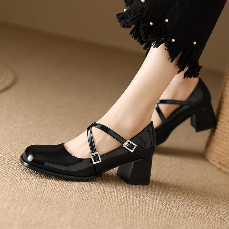 

New four-season single shoes women s solid color medium heel small leather shoes casual patent leather square head shoes buckle rubber sole la 39