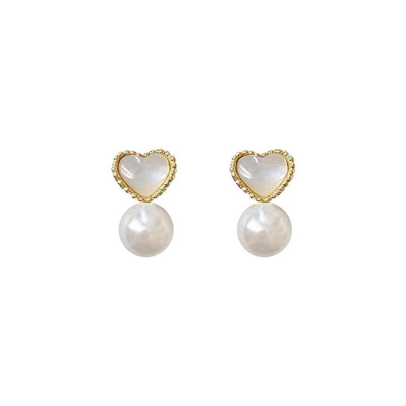 Delicate Fritillary love ear clips without ear piercings, high-end sweet temperament pearl stud earrings, niche personality simple earrings