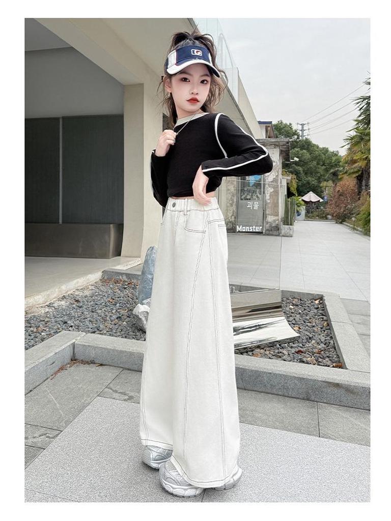 Girls' Wide-Leg Jeans - Fashionable Autumn Scimitar Pants for Middle Schoolers.