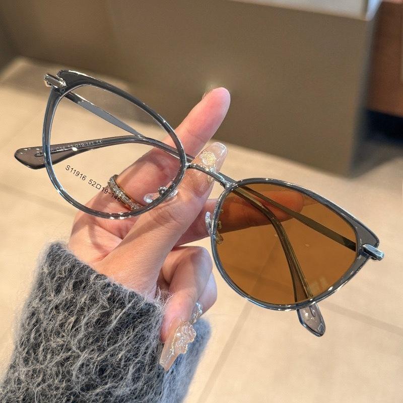 Retro Photochromic Myopia Glasses Fashion Anti Blue Light Cat Eye Flat Glasses for Women Vintage Eyewear