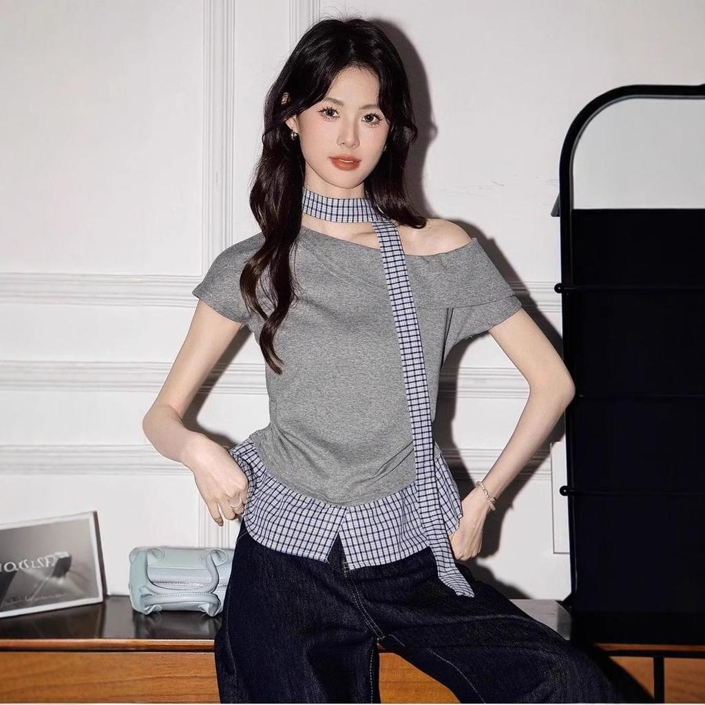 Damen 2025 Sommer Kariertes Patchwork Off-Shoulder T-Shirt mit unregelmäßigem Ausschnitt und kurzen Ärmeln