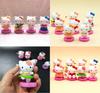 Entzückendes Hello Kitty Miniatur-Puppenhaus-Dekor Acht-teiliges Set Perfekt für Kuchen und Gärten