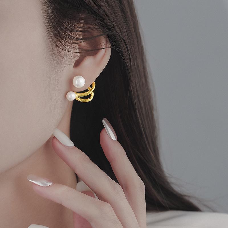 Retro Pearl Earrings Women's Unique Temperament Stud Earrings Niche Design High-end Light Luxury Autumn and Winter Earrings