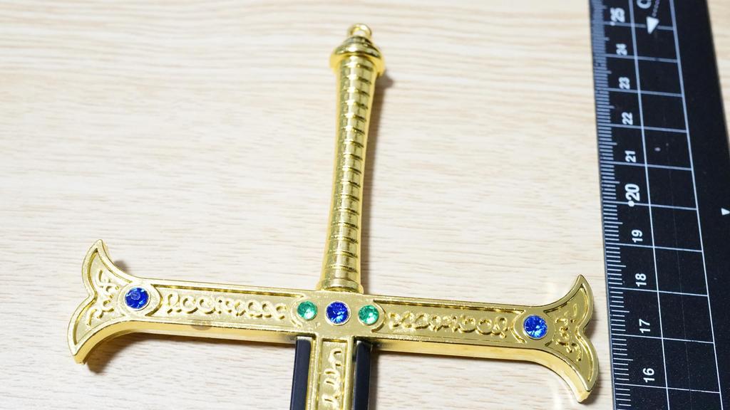 24 cm svart svärd Yoru guld Mihawk One Piece minivapen svärd båge pil sköld svärd tillbehör nyckelring figur docka display dekoration anime spel