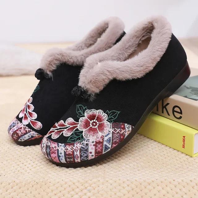 New Winter Cotton Shoes with Plush and Thick Soft Sole for Mothers, Fashionable Embroidered Warm and Non Slip Cotton Shoes
