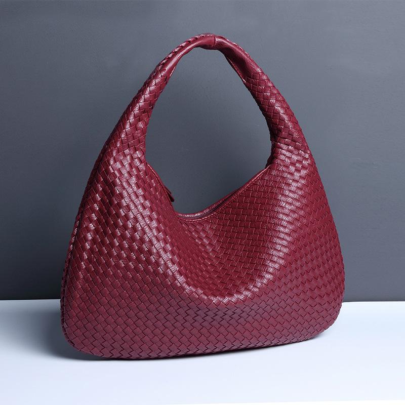 Spring and summer new crescent moon women's bag woven handbag large capacity simple versatile croissant zipper model