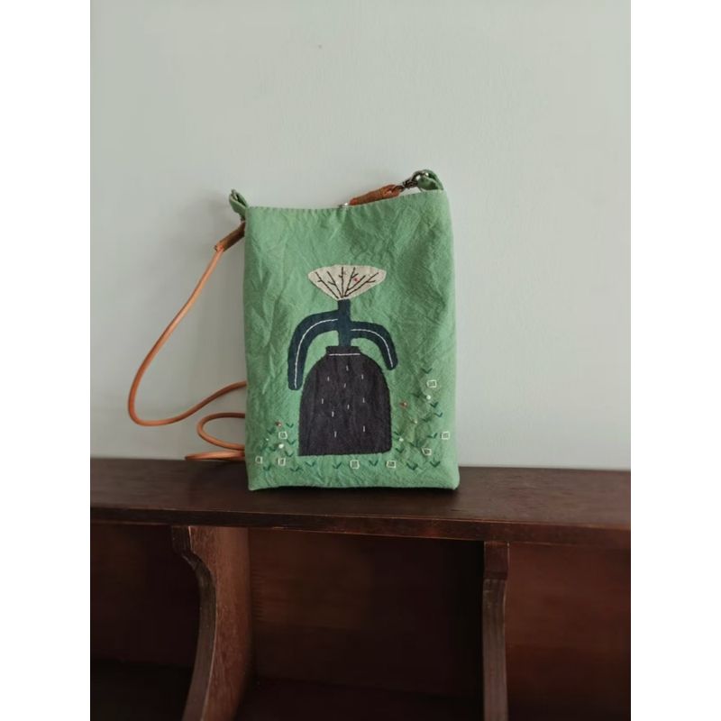

2025 New Mori look Retro Embroidered Fabric Bag Niche Design Versatile Mobile Phone Sundries Storage Shoulder Bag Women Image color