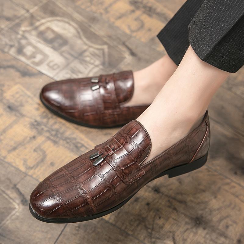 Fashion Tassel Loafers Slip-on Fashion High-quality Moccasin Men Shoes Brand Leather Shoes British Style Popular Casual Shoes Thick Sole