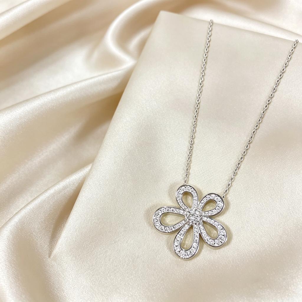 High End Hollow Flower Zircon Necklace Dainty Clavicle Necklace Anniversary Birthday Jewelry Gift Non-allergic Material