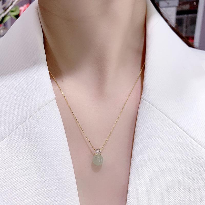 Jade Green Faux Hetian Jade Bead Necklace with Ladies Pendant Design