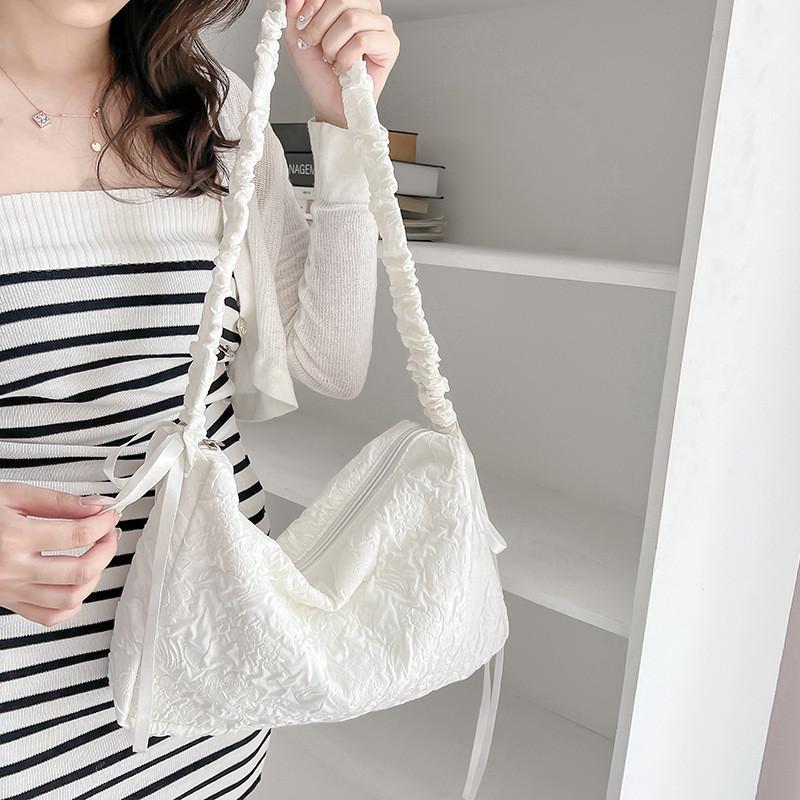 Cotton Floral Tote Bag With Zipper Closure For Daily Use