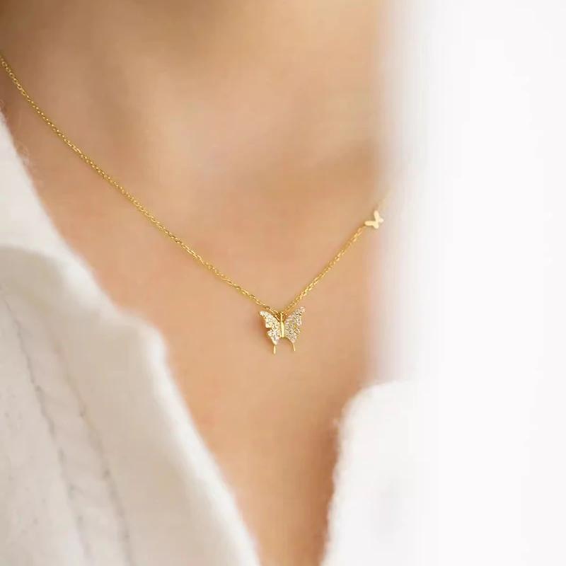 Huitan Luxurious Creative Butterfly Pendant Necklace Female Romantic Delicate Neck Accessories Graceful Wedding Bridal Jewelry
