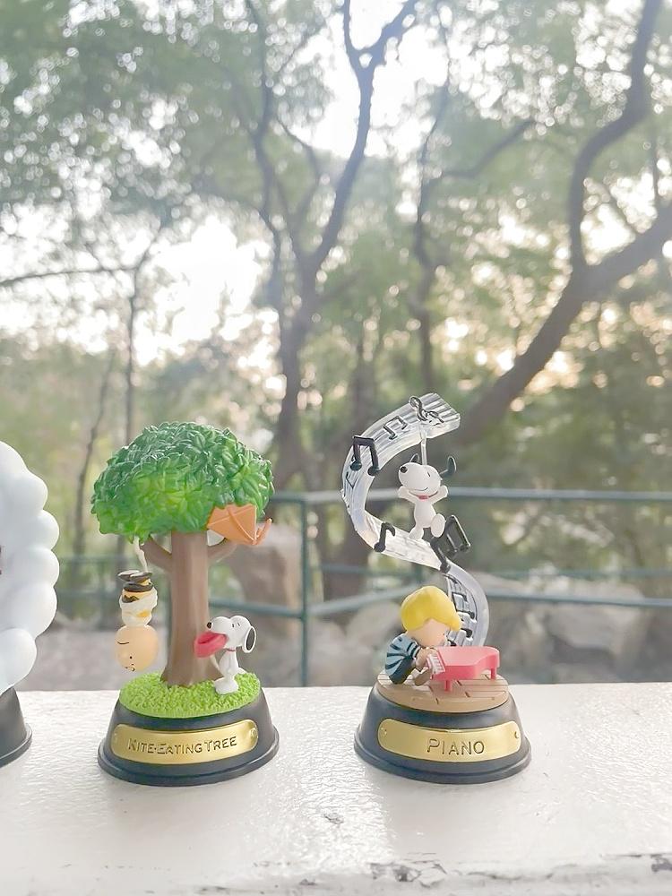 Re Ment  Peanuts Anime Snoopy SWING ORNAMENT Surfing Piano Action Figure Model Toys Collectible Ornaments For Kids Gift